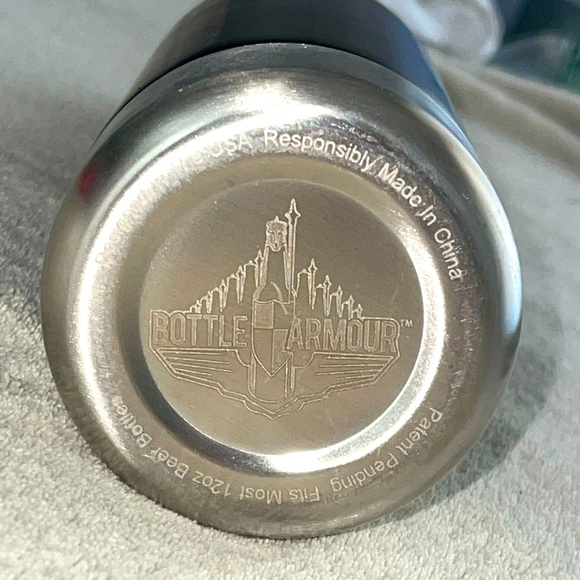 Bottle Armour Beer/Water Insulator with opener - Picture 3 of 4